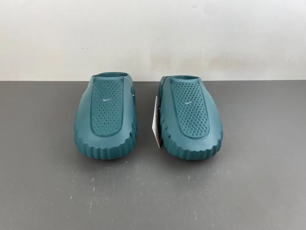 Lake Blue Perforated Wavy Thick-soled Closed-toe Slides, Retro Calm Hue Fits Summer Trips And Daily Casual Outfits