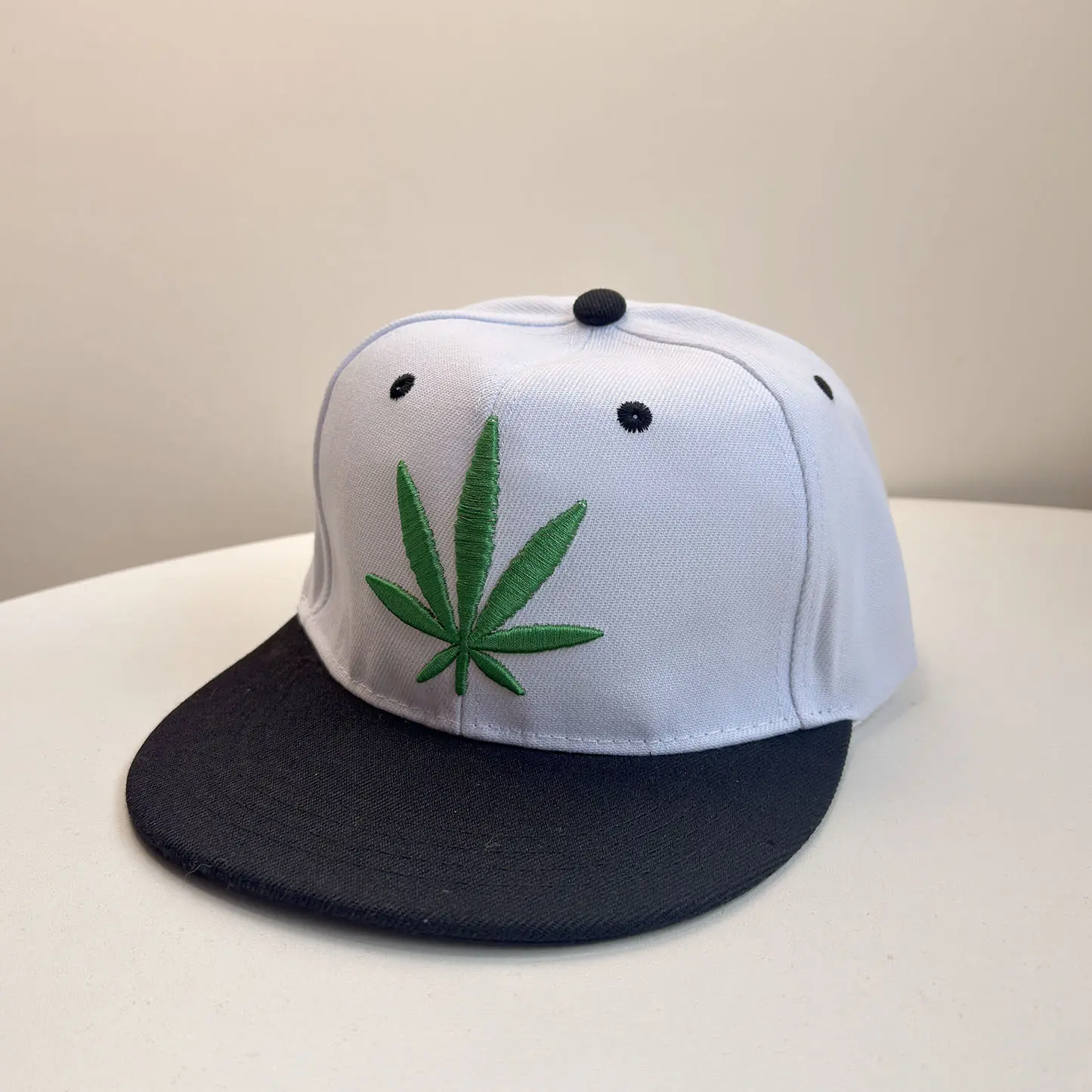 Maple Leaf - White Top, Black Eaves