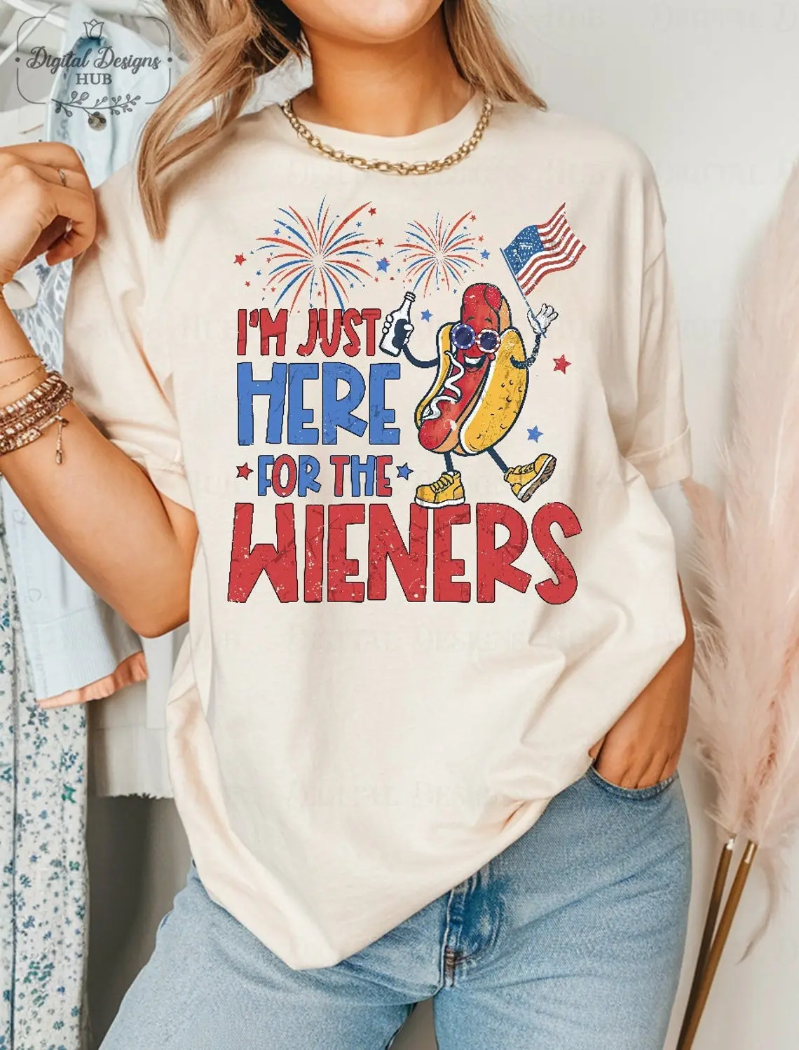 Comfort Colors Women's 4th of July T-Shirt - I'm Just Here For The Wieners, Cotton Blend, Short Sleeve, Patriotic Design, All Seasons, Polyester Blend, Summer Wear, Top, Womenswear, Grey, Love, Medium, Solid, Style, Streetwear
