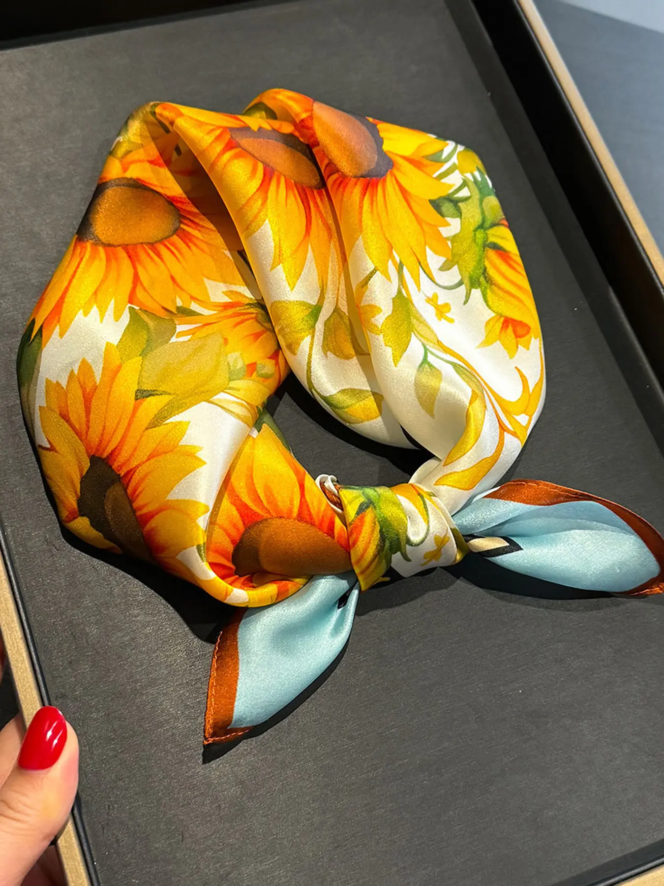 Fashion Sunflower Print Decorative Summer Scarf, Multi-Use Silk Shawl, Perfect for Outdoor Travel Dating, Versatile Decoration Accessory