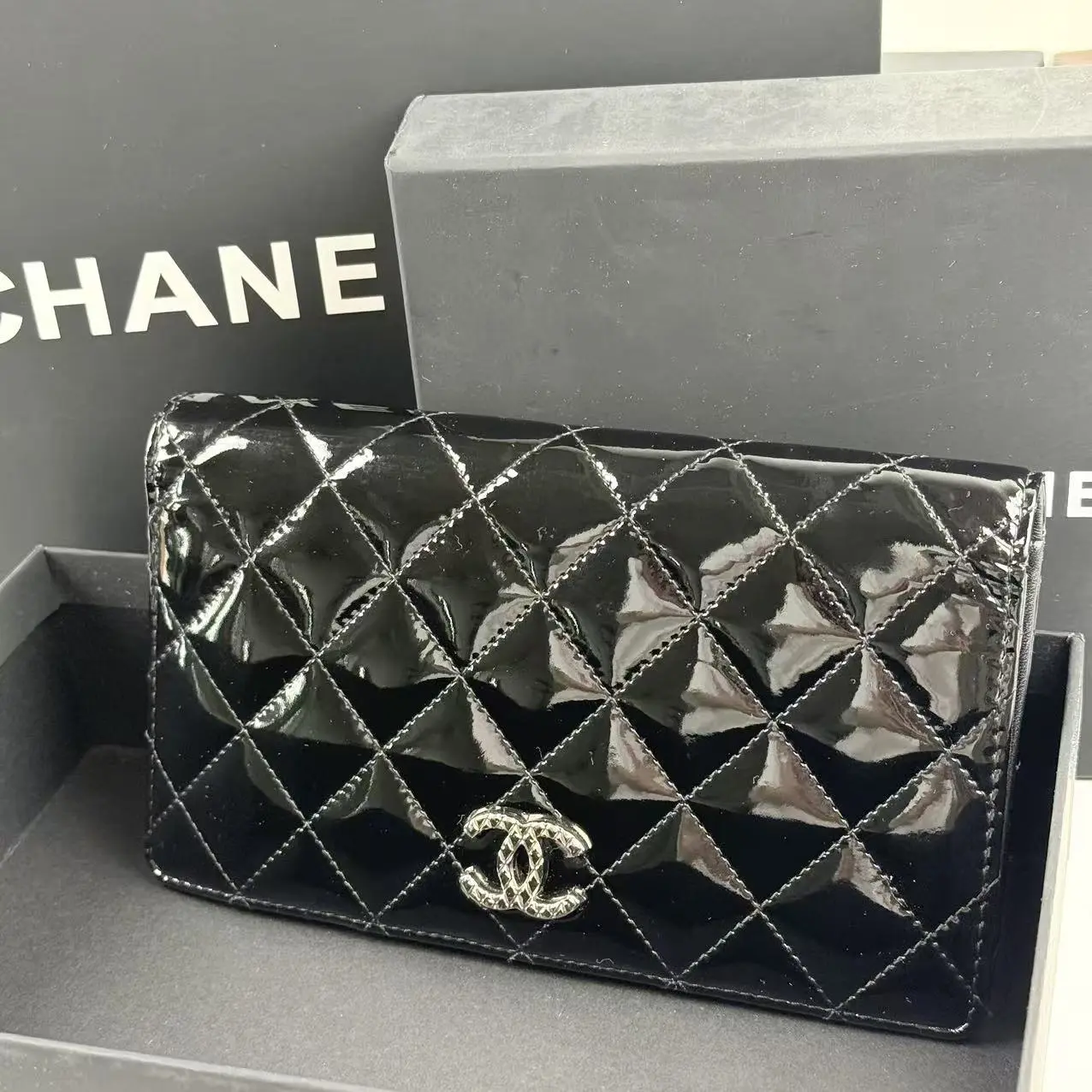 Pre-owned CHANEL Classic Quilted Patent Leather Long Wallet