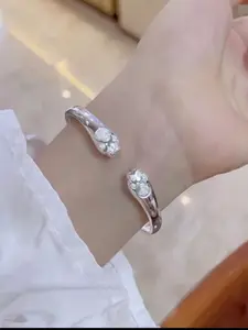 Silver Color Cat Paw Bangle for Women, Young and Sweet Boho Style, All-Over Print, Solid Open Bracelet, Fashion Accessory