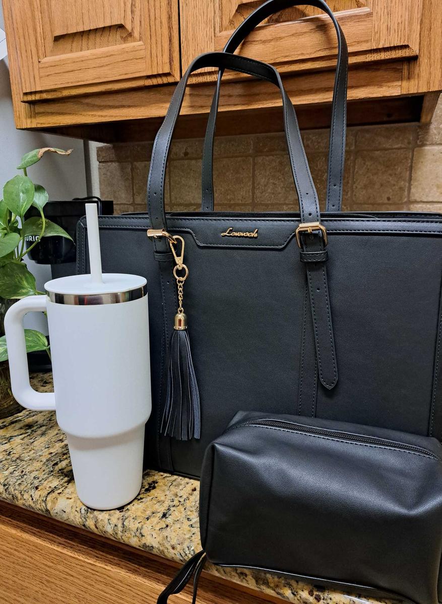 Item: Black(Leather), 15.6''