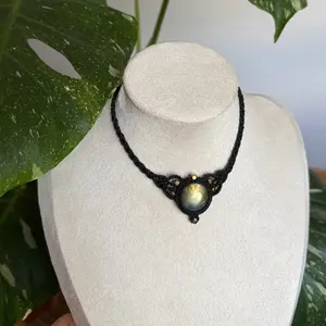 Handmade Macrame choker with Labradorite