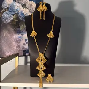 Layla Gold-Plated Jewelry Set, Popular Wedding Accessory, Gifts for Women, Necklaces for Women, Men's Jewelry for a Polished Entrance
