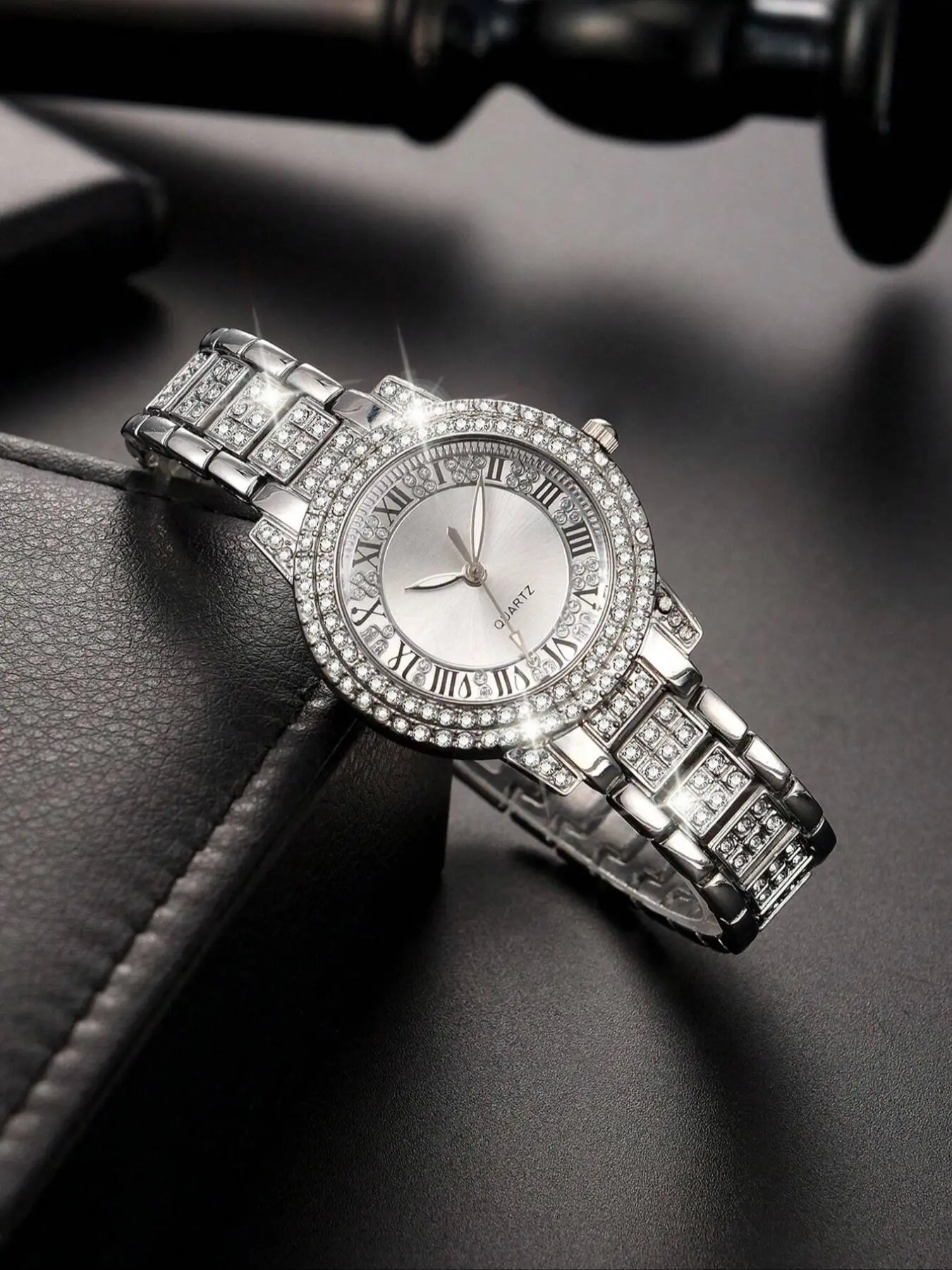 Luxury Women's Silver Color Steel Strap Watch, Quartz Analog Watch, Stylish Roman Numeral Dial, Embedded Artificial Crystal, Perfect Gift with Box, Quartz Wrist Watches