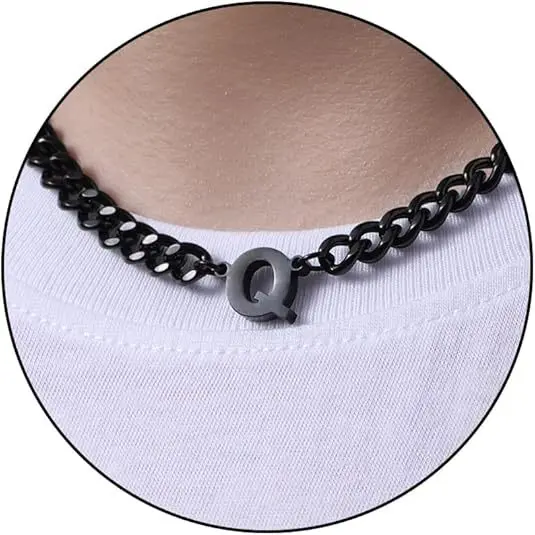 Q letter necklace (black)