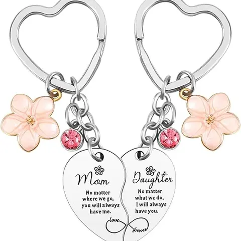 Family Matching Hearts Keychain - Charming Fashion Accessory, Mom Daughter Son Gifts, Perfect for Mother’s Day Special Occasions, All Ages, Family Matching Keychains