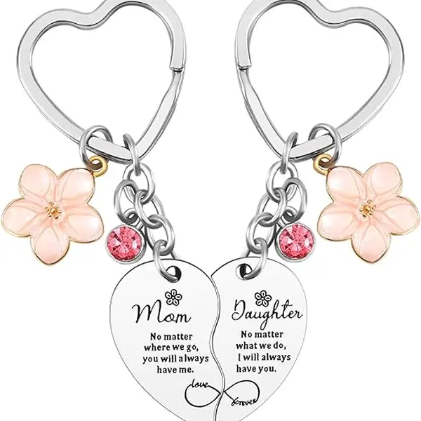 Family Matching Hearts Keychain - Charming Fashion Accessory, Mom Daughter Son Gifts, Perfect for Mother’s Day Special Occasions, All Ages, Family Matching Keychains