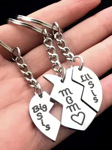 Family Love Keychain with Letter Engraved Ring & Heart Pendant, Fashion Key Ring for Women & Men, Bag Charm and Key Accessory Gift
