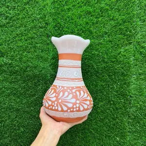 Vase Relieve Trébol color Terracota Blanco Concha Sets 9.5In.