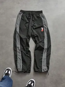 Men’s printed drawstring waist casual athletic pants made from comfortable, skin-friendly fabric; stylish, wear-resistant long pants; windproof pants with an elastic waistband; men’s sports pants, track pants, nylon pants, jogger pants; suitable for summe