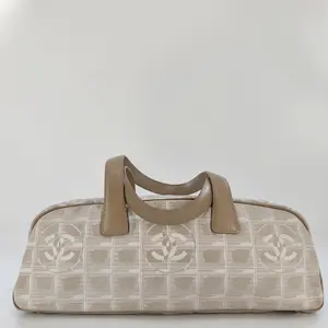 Pre-owned CHANEL canvas Travel Bags Nylon Travel Bowler Beige BF00305