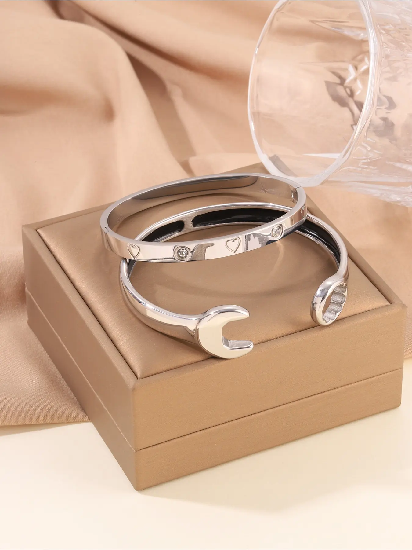 2-piece retro bohemian-style open-end wrench bracelet set, made of 304 stainless steel, suitable for daily wear, casual occasions, perfect for lovers and friends, Heart Shaped Bracelet