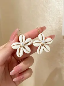 Handmade Shell Flower Pendant Earrings, Statement Earrings, Summer Beach Jewelry for Women, Perfect Gift for Holidays and Daily Wear