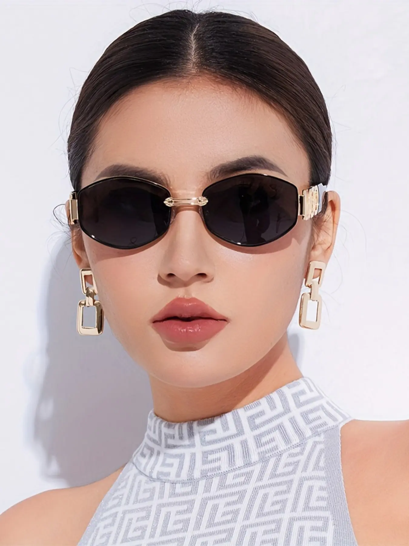 Vintage Oval Narrow Frame Sunglasses for Women and Men, Hexagonal Golden Metal Fashionable Sunglasses with UV Protection