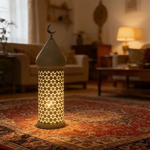 Metal Light Transparent Glass Moroccan Style Hanging Lanterns Creative Wedding Home Tabletop Decoration Birdcage Lantern Candle Holders for Ramadan Decorations