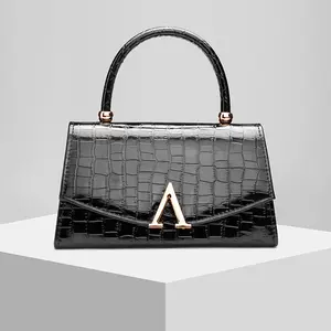 New European and American fashion banquet bag, hand-held bag, dinner bag, evening dress bag, socialite temperament women's bag, dance party bag, wedding gift bag, chain bag, wedding season bag
