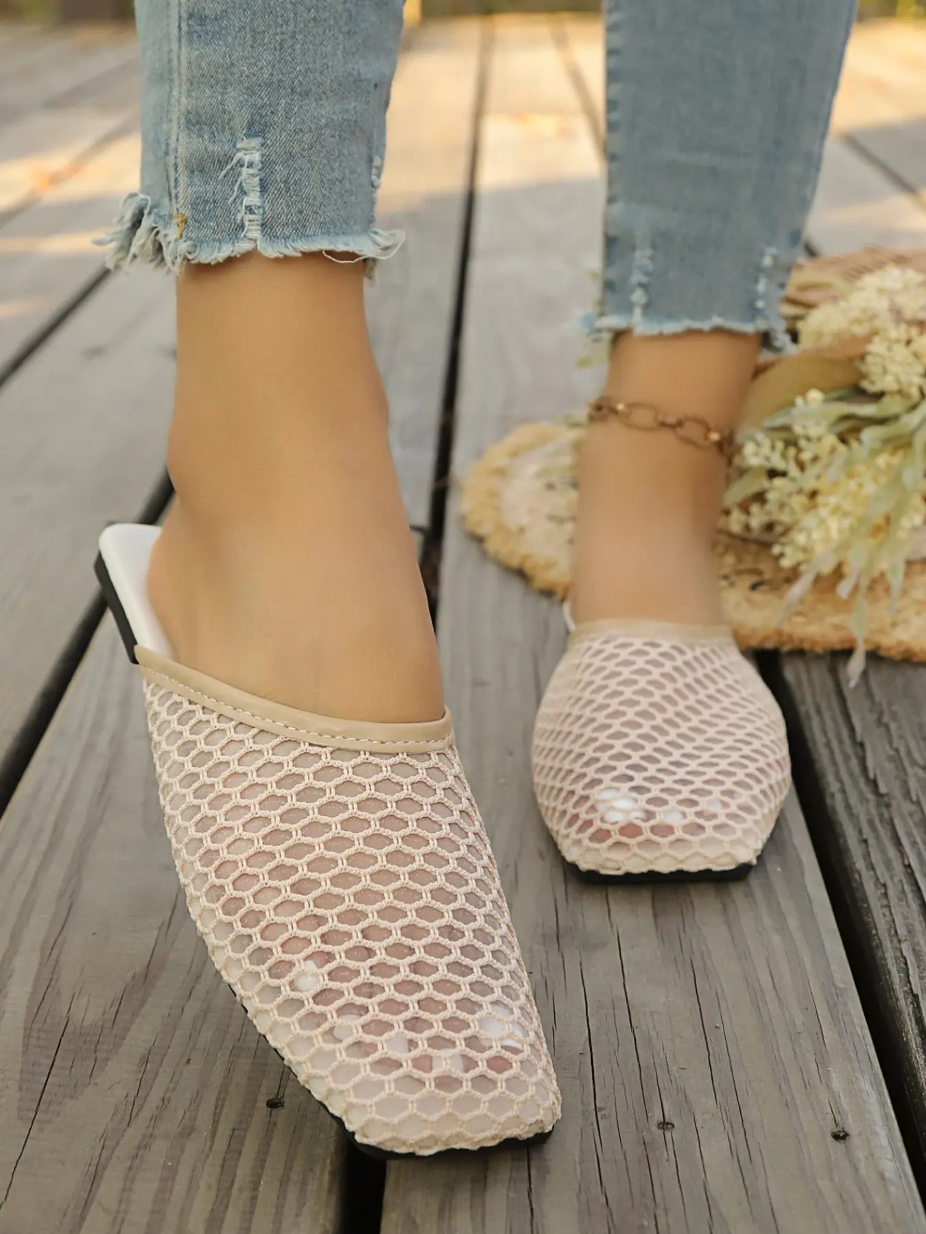 Women's Mesh Mule Slippers, Pointed Toe Backless Flat Shoes, Summer Essential, Comfortable and Breathable, Perfect for Casual Wear, Breathable Mesh Mules