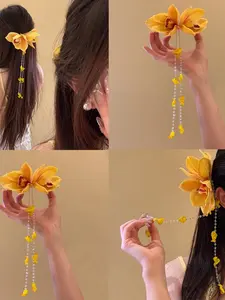 Fabric glass bead petal tassel hair clip with spring clip, elegant flower design, perfect for women and girls, fashionable accessory Hairclips
