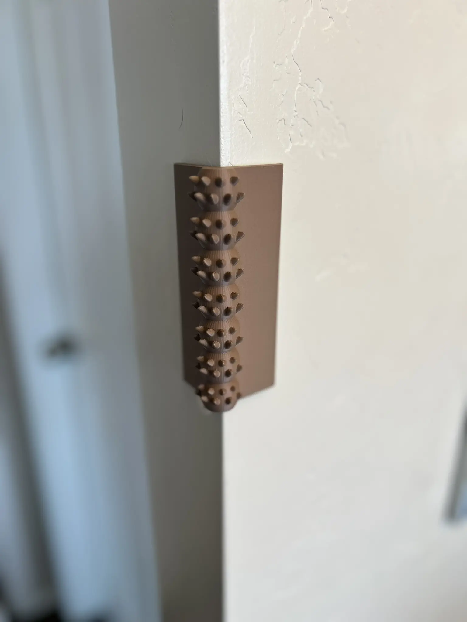 Corner Backscratcher for Hands-Free Itch Relief - 3D Printed Wall-Mounted Body Care Tool, No-Drill Installation with Command Strips, Ammonia Free, Instant Relief, Single Item, Degradable, Any Corner, Plant Starch, Bath & Body Care, Wall Mount