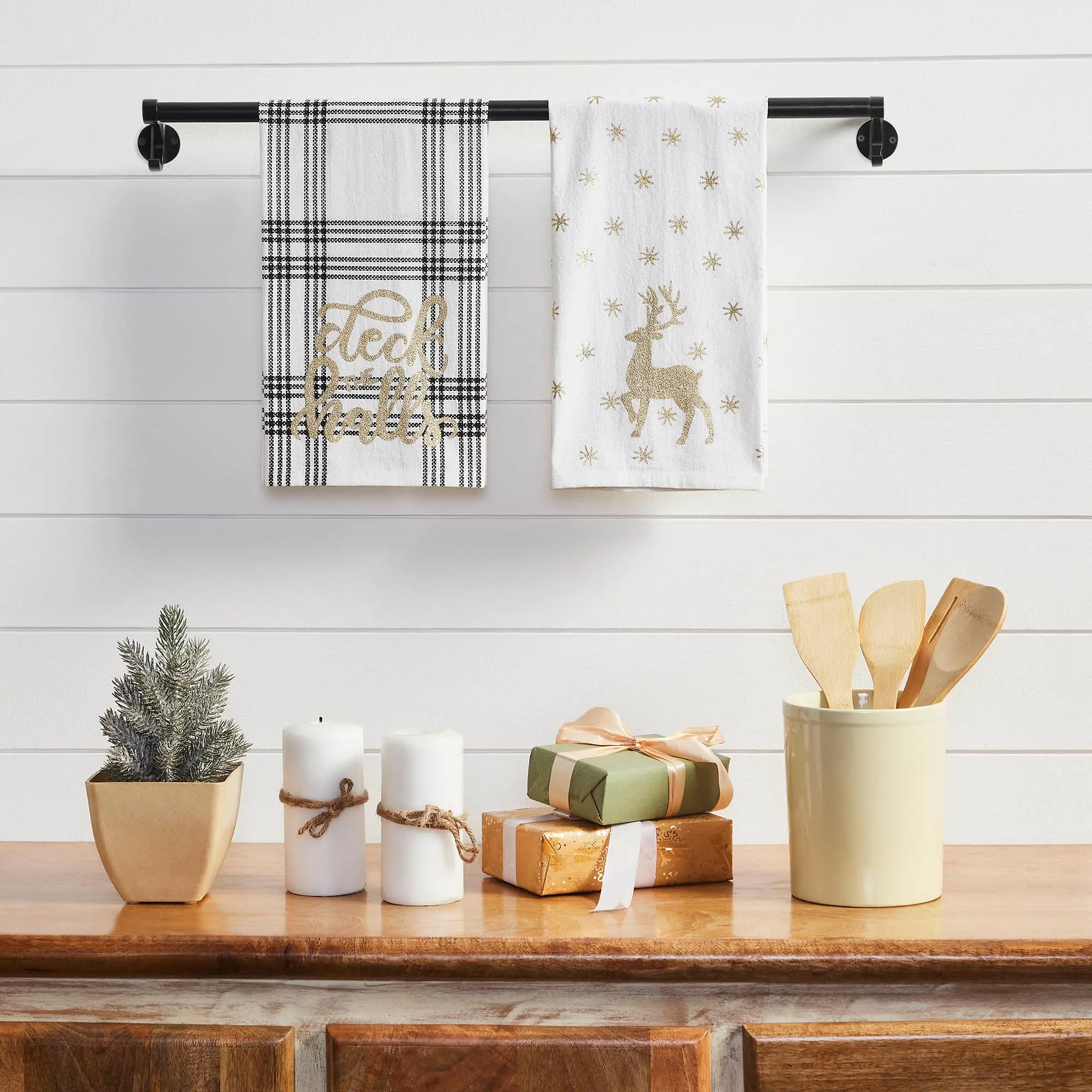 Wintergleam Kitchen Tea Towel Set of 2 - Traditional, Hanging Decorative Towels with Animal Designs for Home Bathroom Use