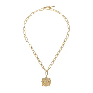 Butterfly pendant necklace for women, high-end and trendy accessory