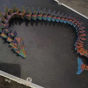 Seaseperten Colorful Dragon Tail Model for Collectibles and Decorations