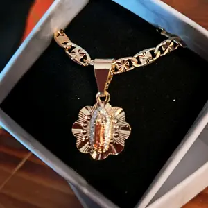 cadena d oro laminado con dige d la virgen de Guadalupe para niños o niñas oro d 18k material lavable de material fino