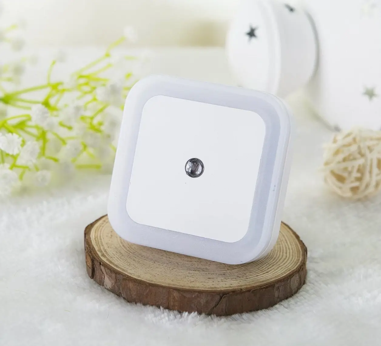 LED Night Lights Plug into Wall, Plug in Night Light, Dusk to Dawn Nightlight Led Night Lights for Bedroom, Bathroom, Hallway Warm White (Single)