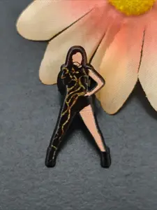 1pc Female Singer Performer Enamel Pin, Pop Star Stage Brooch, Music Fan Lapel Pin Badge for Backpack Clothing Concert Themed Jewelry Gift