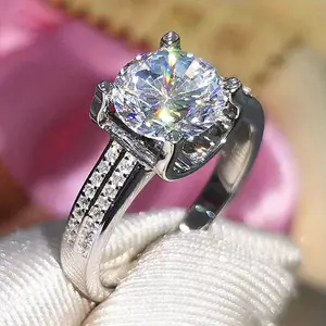 Shining Square Zircon Women's Wedding Ring Promise Ring Is Perfect for Daily Wear As A Birthday Anniversary Wedding Gift