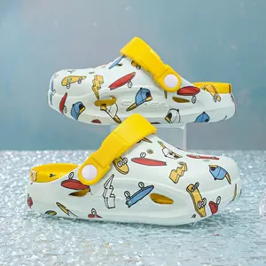 New Summer Fashion Children's Clogs for Boys, Elementary School Students, Comfortable and Breathable Beach Shoes, Dual-Use for Home and Outdoor, Cool Slippers