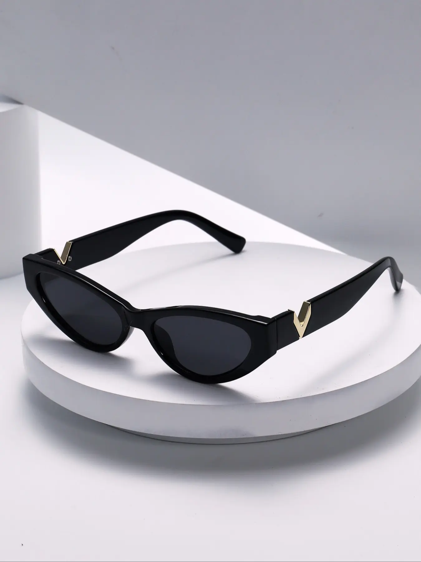 Classic Black Frame Cat-Eye Sunglasses Black Retro-Vintage Acetate Cat-Eye Gradient Sunglasses with  main image 2
