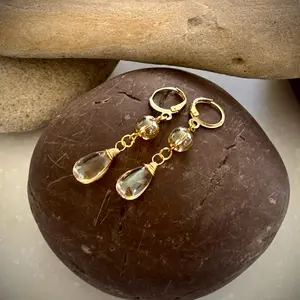 Golden resin raindrop earrings