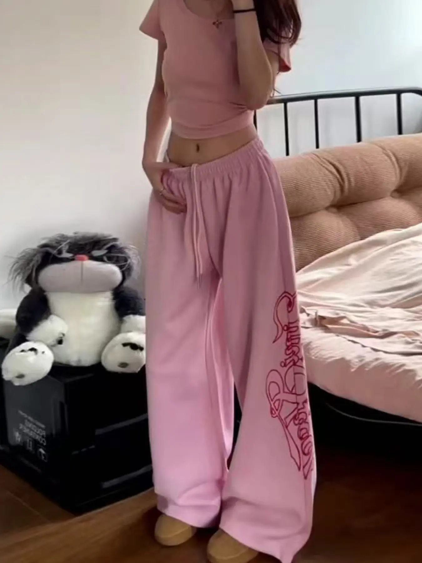 A women's casual and fashionable pink drawstring wide leg pants, loose and lazy casual sports sweatpants, suitable for all seasons, suitable for home, indoor, and outdoor wear, Athleisure Casual Trousers, Casual Fashion Bottoms