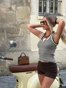 Women's Striped Ribbed Knit Tank Top, Sleeveless Scoop Neck Summer Vest, Slim Fit Casual Cami Shirt for Beach & Street