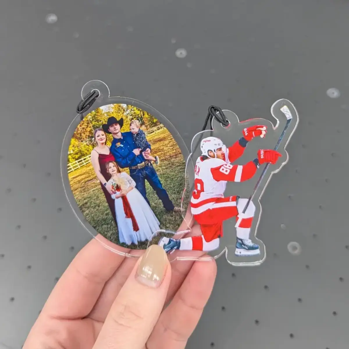 [SEND YOUR PHOTO VIA MESSAGE] Custom Photo Acrylic Keychain Car Hanging Ornament - Personalized Baby, Family, Pet Dog, Sports Player Picture Rearview Mirror Car Charm Gift, Personalized Rearview Mirror Car Charm - Custom Picture Memorial Keepsake Gift