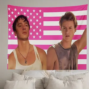 charming pink OuterBanks American flag wall hanging is made of digital-printed polyester material. It is suitable for use in living rooms, bedrooms, offices, bars and party venues