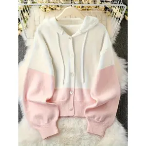 A large-size women’s pink and white color-block hooded knitted cardigan with a single-breasted button-flap design, suitable for various styles such as sweet casual and everyday fashion looks, ideal for autumn and winter wear.