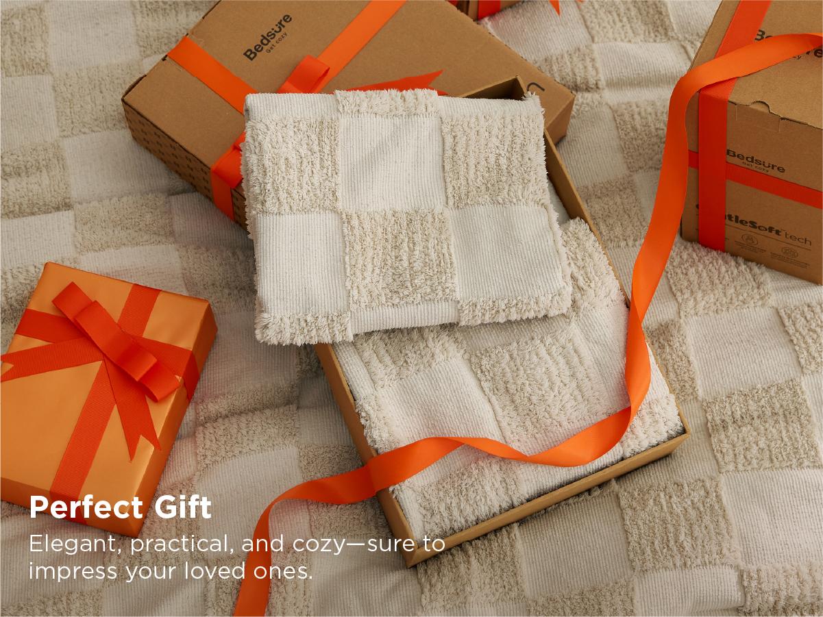 【Mother's day Deal】Bedsure Checkered Farmhouse Shabby Chic Comforter Set ,Boho Tufted Bed Set, King Size Bedding, 3 Pieces, 1 Plaid Geometric Comforter and 2 Pillow Shams,Jacquard Design Soft Breathable Lightweight All-Season Filling OEKO-TEX Certified