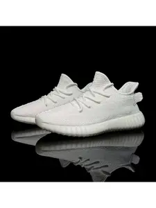 Retro styled unisex footwear unlocks varied dressing forms, builds relaxed and elegant wearing temperament, fits all daily travel scenes in city and interprets timeless attractive fashion demeanor with concise outer outline.