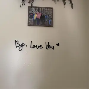 Wooden Wall Art Love You Bye Letter Pattern Wall Hanging Decor Inspirational for Home Prayer Room Farmhouse Ornaments Art Decoration Hangable