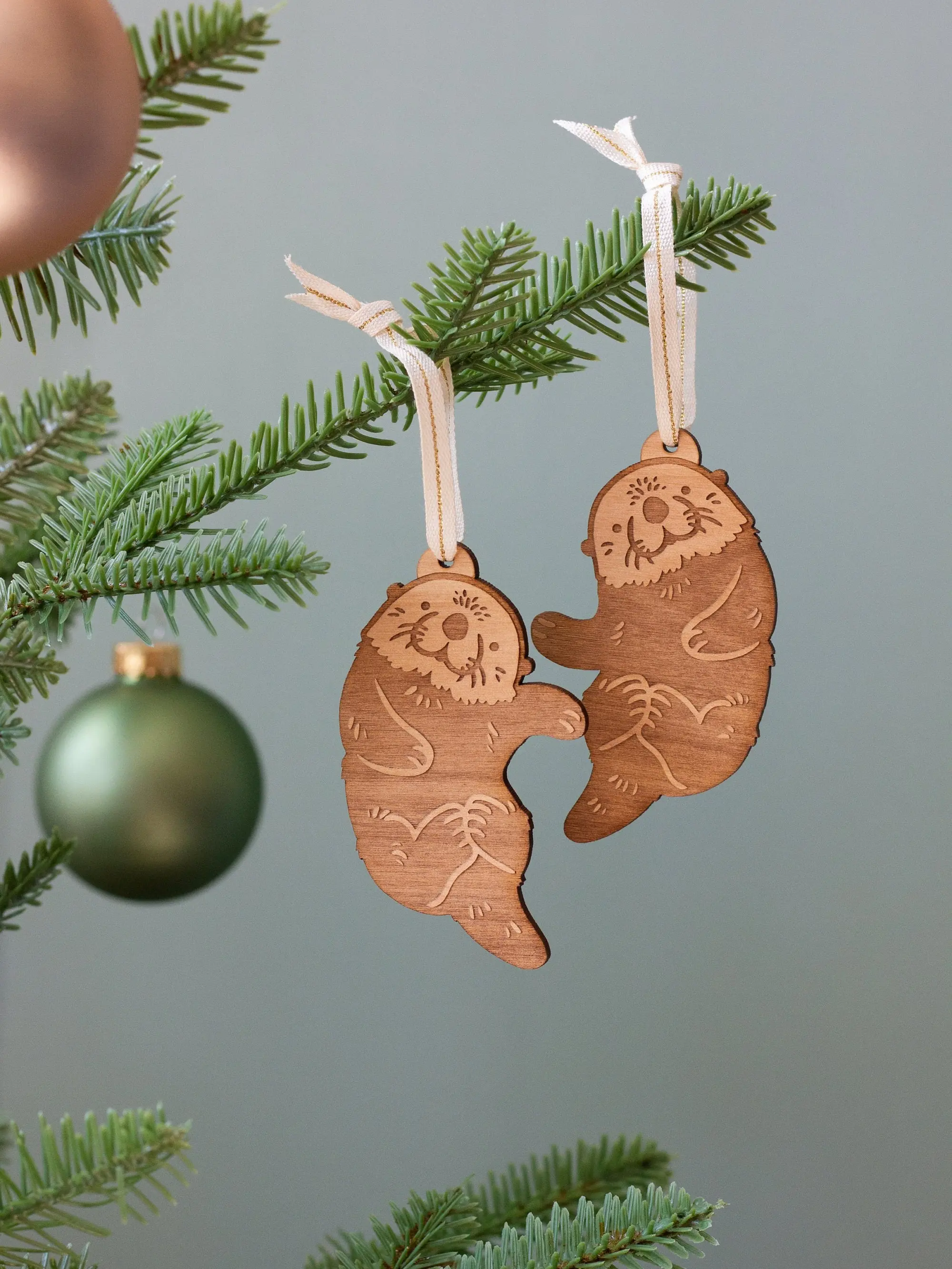 Otters Pair Ornament (Comes with 2) [Valentine's Day Gift, Sea Otters Ornament, Otter Gift, Love Ornament, Wood Ornament, Couple Ornament]