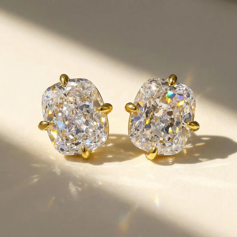 A Pair of Classic And Versatile Oval Stud Earrings with Four-Claw Zirconia Inlay, Suitable for Women for Everyday Casual Wear, Work, And Commuting