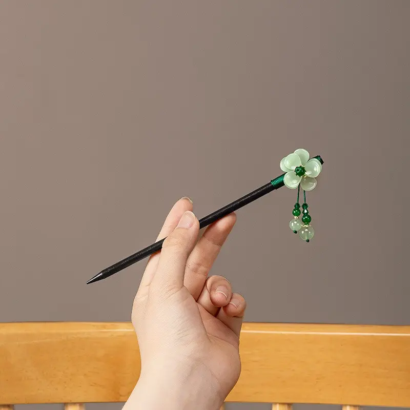 Light green imitation jade flower tuss