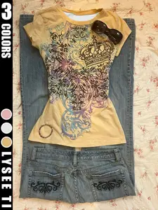 Women's Y2K Crown Print Slim-Fit Short Sleeve T-Shirt, Stylish Graphic Tee for Casual Wear, Comfortable and Trendy Fashion Top