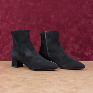 Aquatalia Women Black Suede Office Dressy Pointy Toe Zip Ankle Boots sz 7