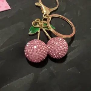 Cute Rhinestone Cherry Keychain with Red & Pink Glitter-Studded Cherry Pendant Women's Cherry Keyring Rhinestone Fruit Charms Bag Keychain Backpack Handbag Bag Chain Accessory Jewelry Valentine's Day Gift, Keychain for bags