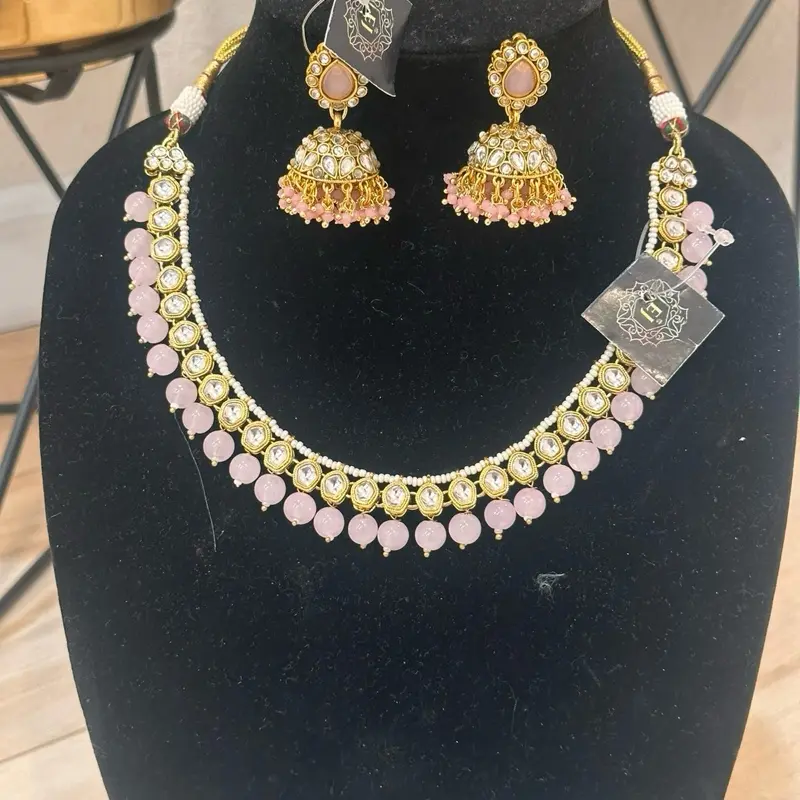 Kundan pink  Necklace for Women - Elegant Design with Gold Accents and Decorative Beads